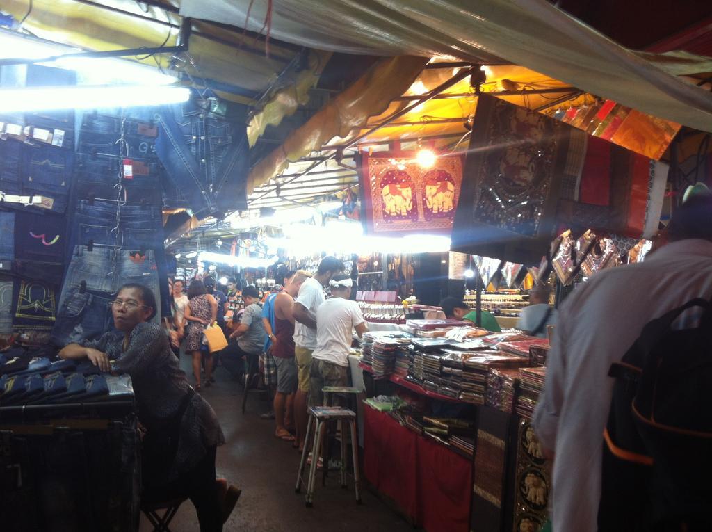 Smile Society Vandrehjem Bangkok Eksteriør billede